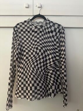 Black and white checkered long sleeve